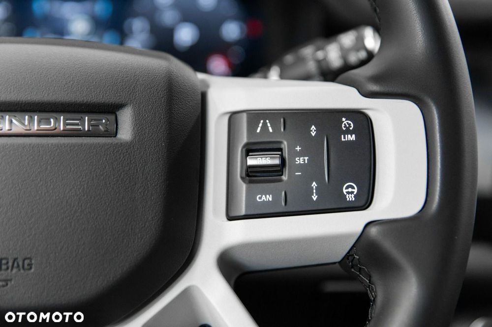 Land Rover Defender - 21