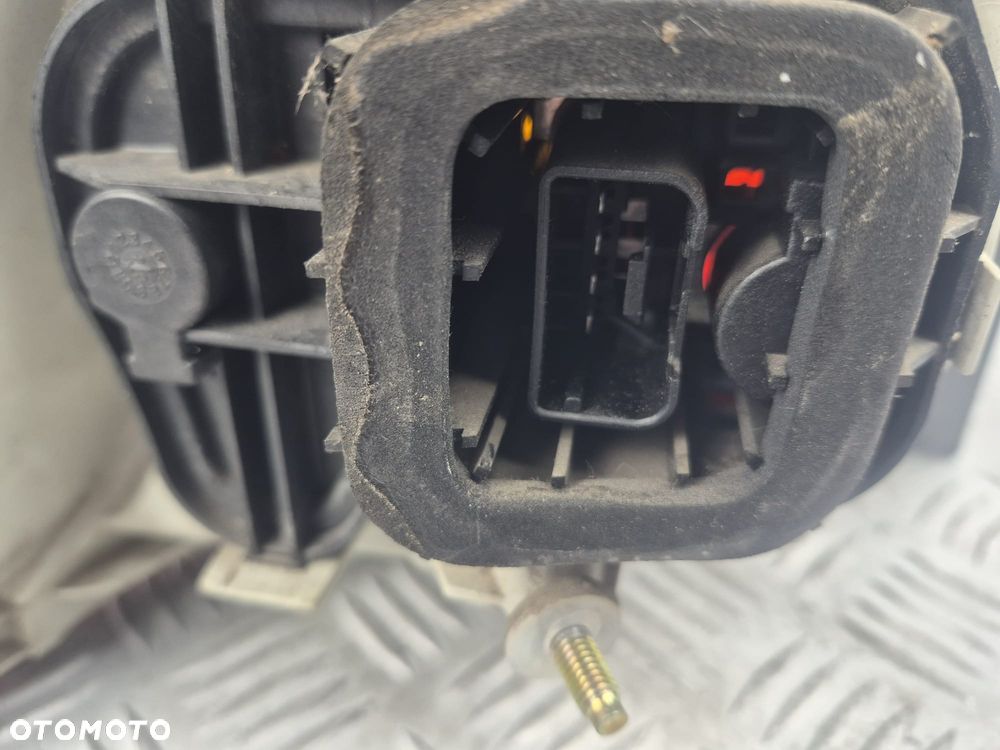 Lampa tylna strona lewa Volkswagen Golf V 1K6945095E - 8