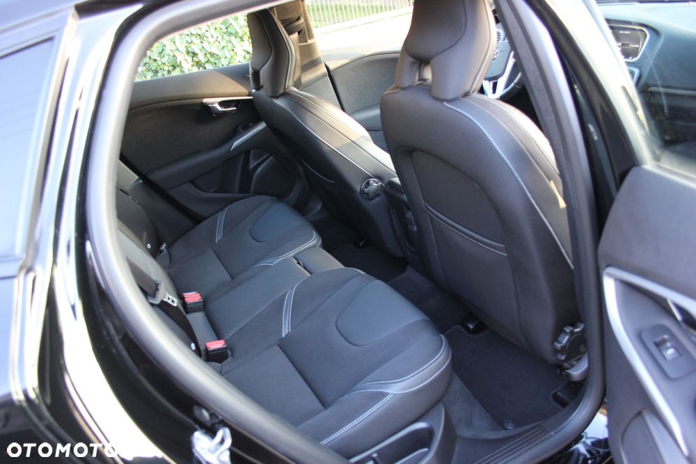 Volvo V40 T2 Momentum - 18