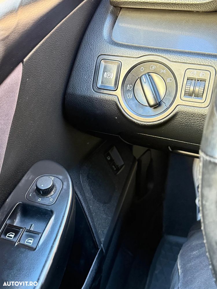 Volkswagen Passat 1.9 TDI DPF Comfortline - 9