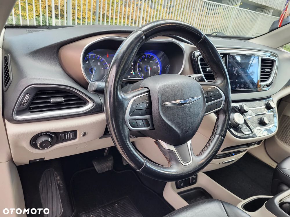 Chrysler Pacifica - 7