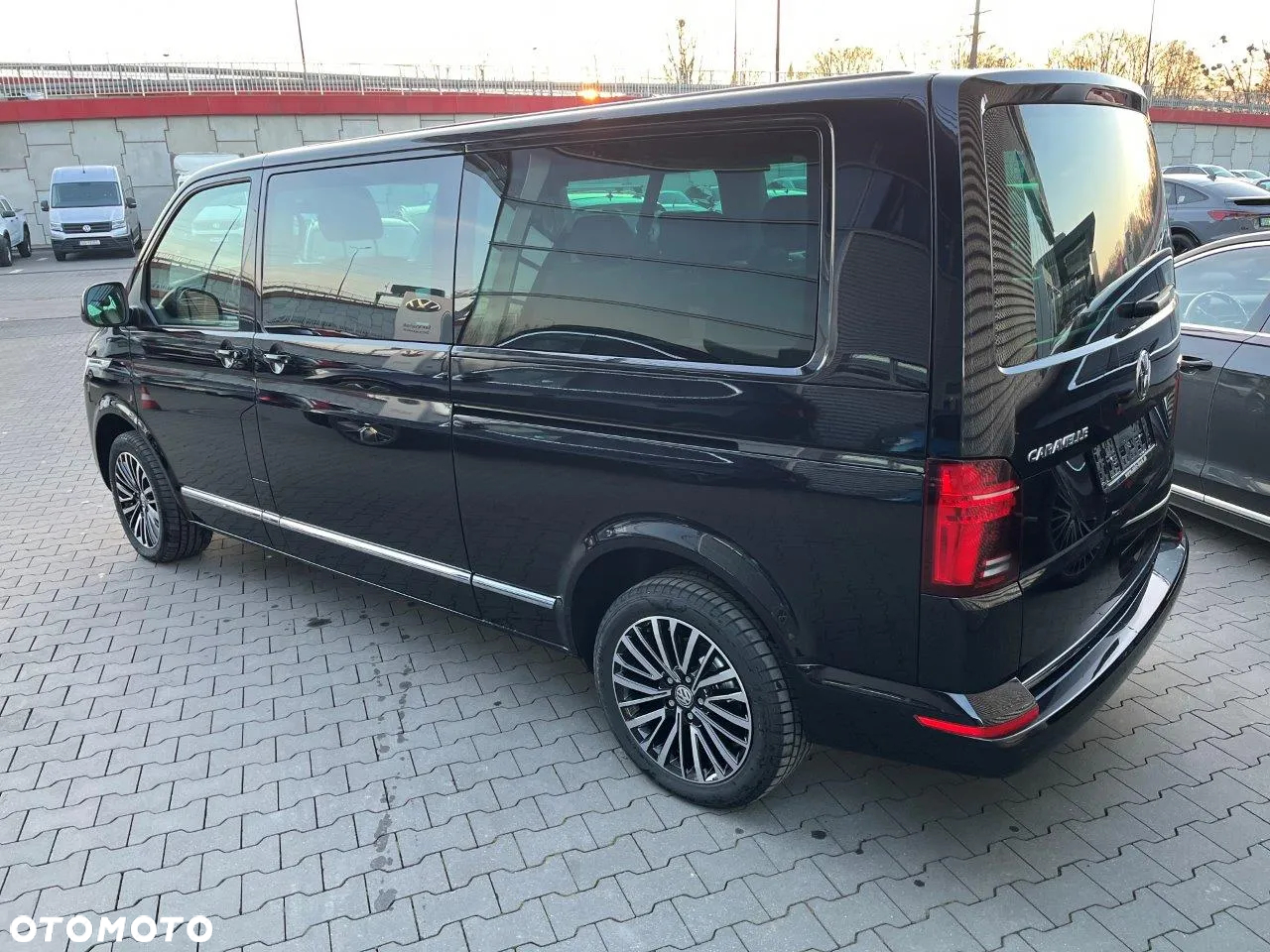 Volkswagen Caravelle - 6