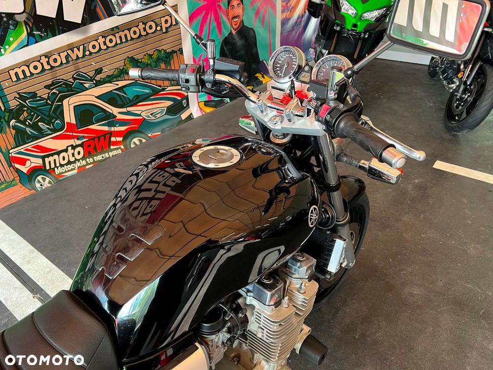 Yamaha XJR - 8