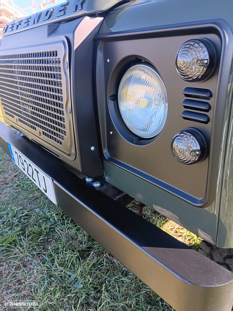 Land Rover Defender - 27