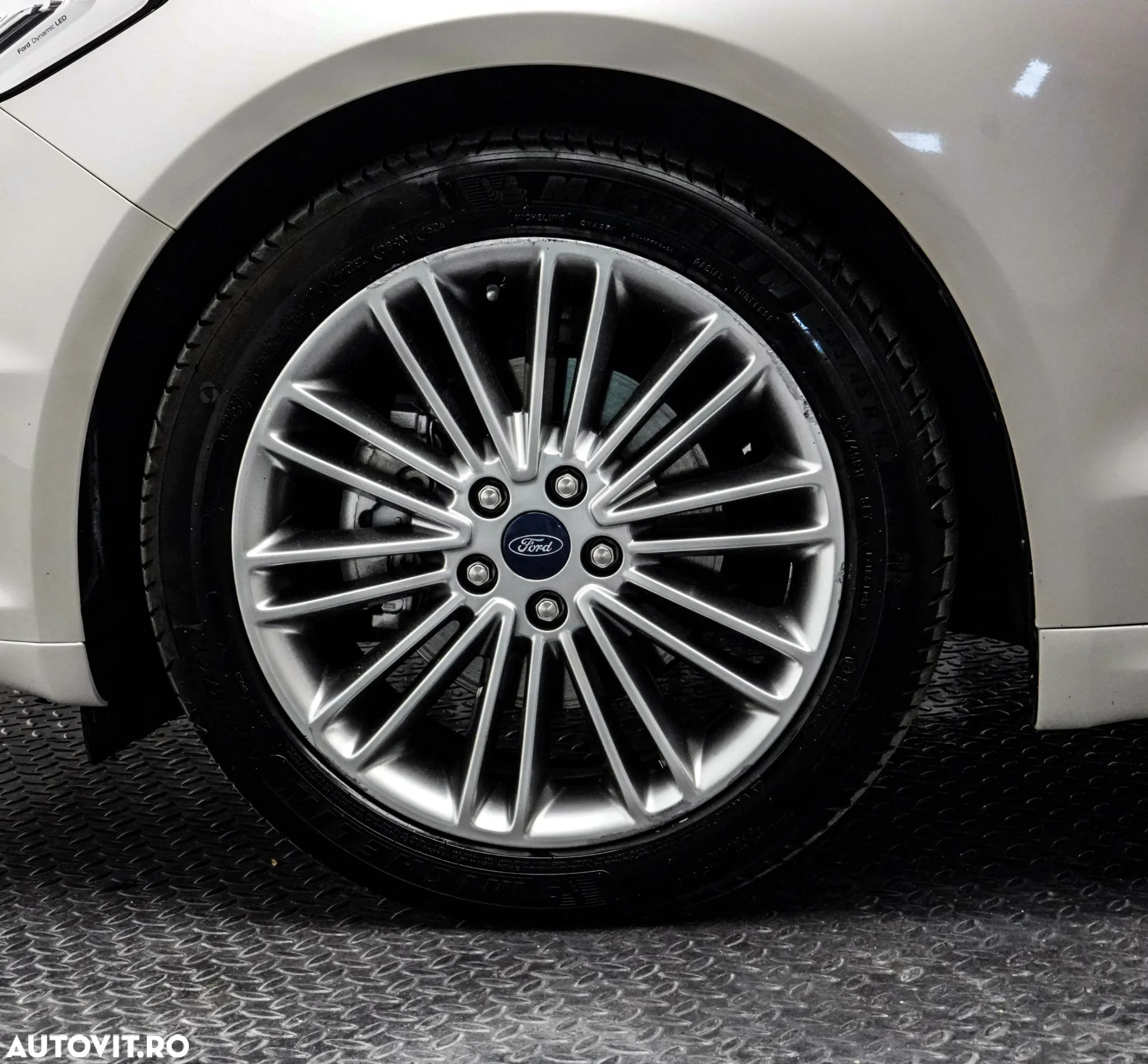Ford Mondeo Vignale 2.0 Hybrid - 25