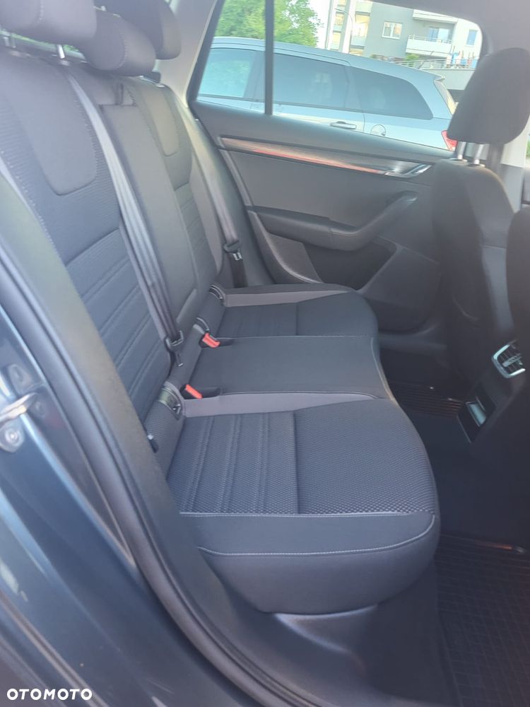 Skoda Octavia Scout 2.0 TDI 4x4 DSG - 20