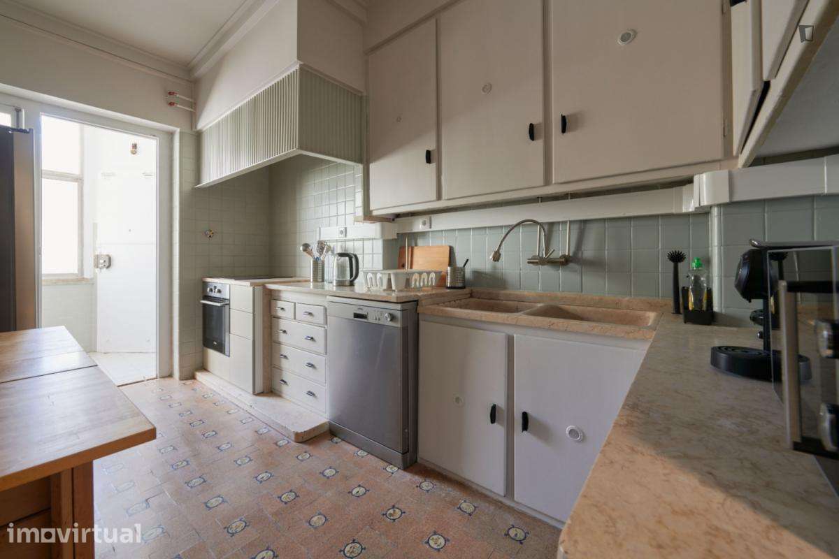 Quarto - localizado em São Sebastião Lisbon - Grande imagem: 3/28