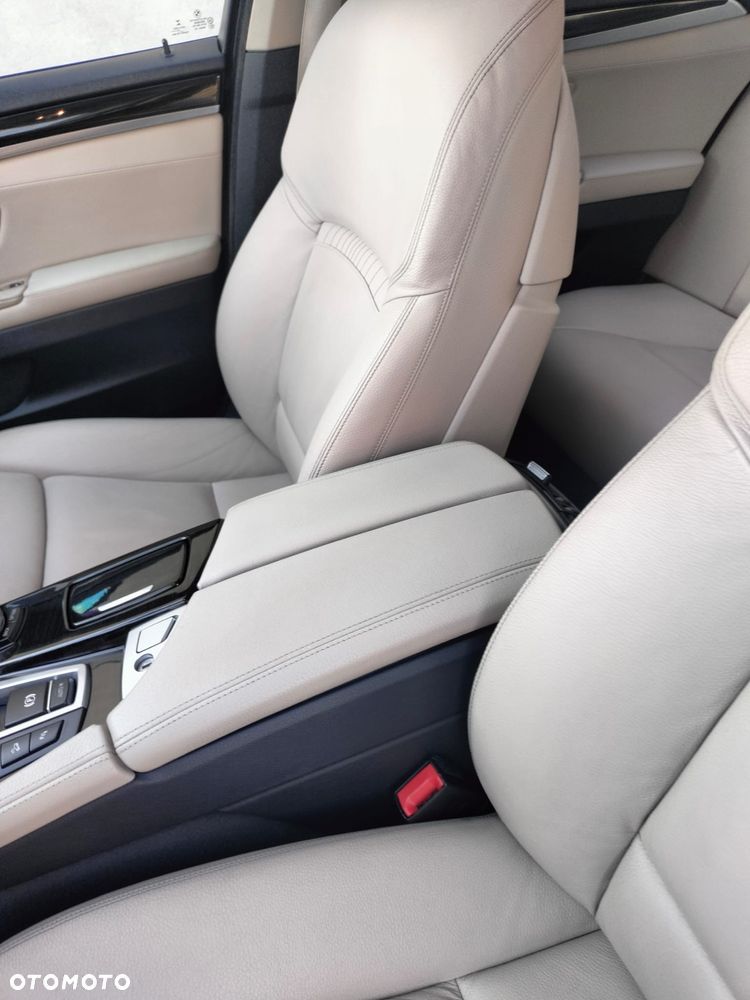 BMW Seria 5 520d xDrive - 24