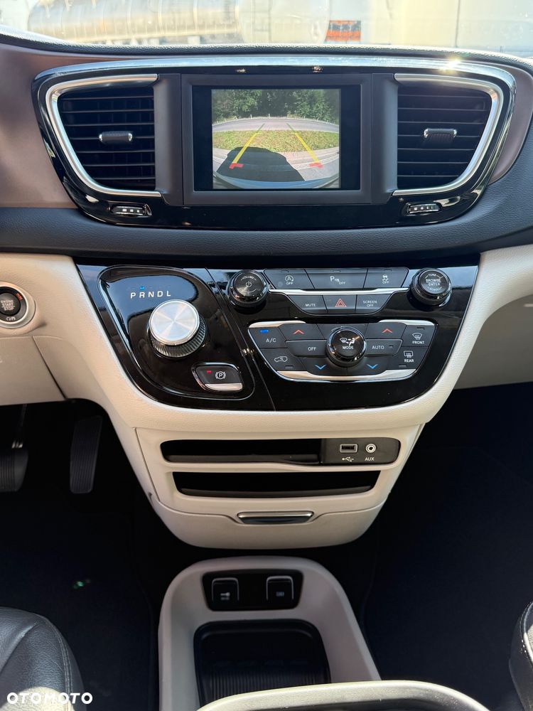 Chrysler Pacifica - 28