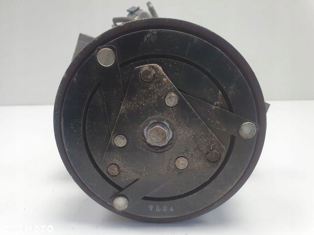 SPRĘŻARKA KLIMATYZACJI Volvo XC60 II 2.0 D _ pompa P31449067 - 4