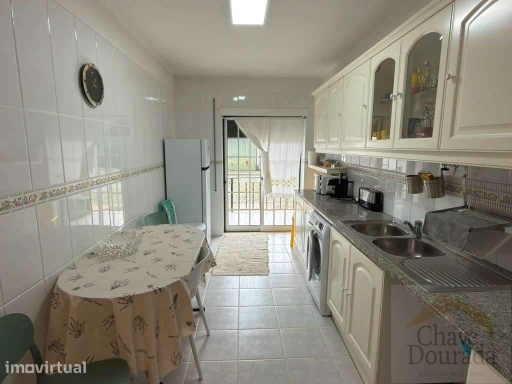 Apartamento T2 com garagem e arrumo - Lousã - Grande imagem: 2/16