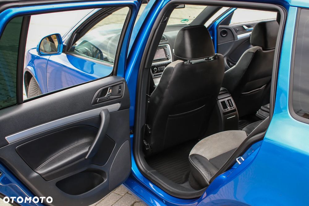 Skoda Octavia Combi 2.0 TDI CR DPF RS - 29