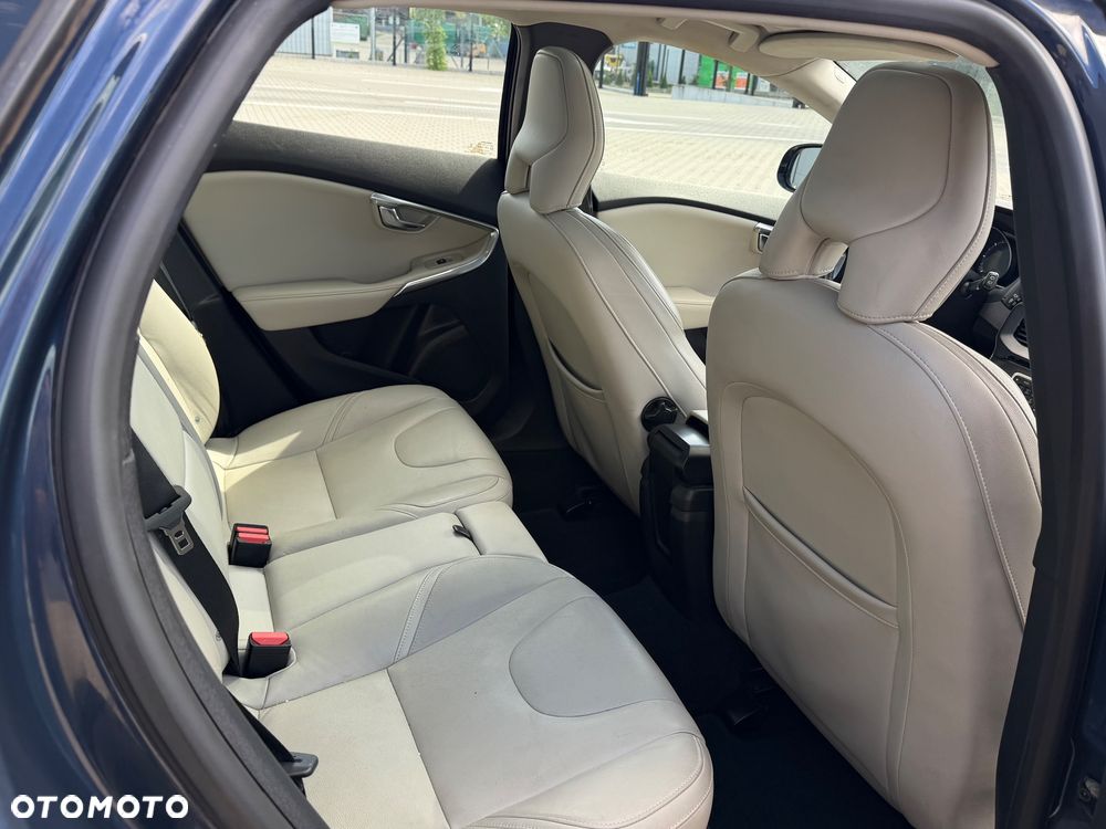 Volvo V40 D2 - 16