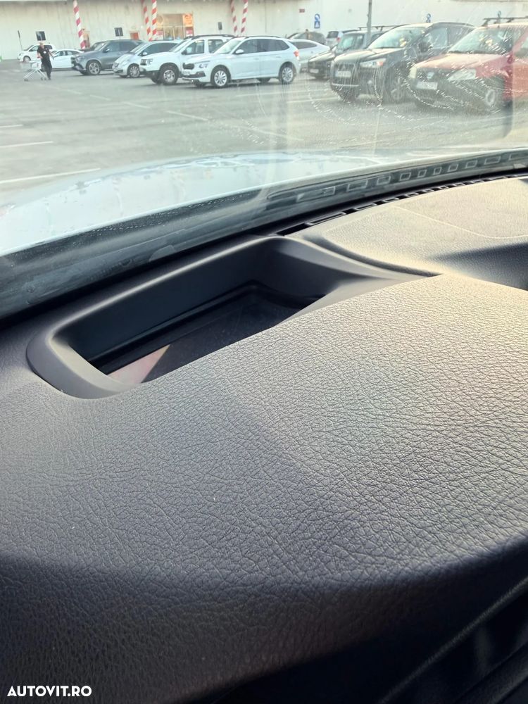BMW Seria 3 320d Aut. Sport Line - 31