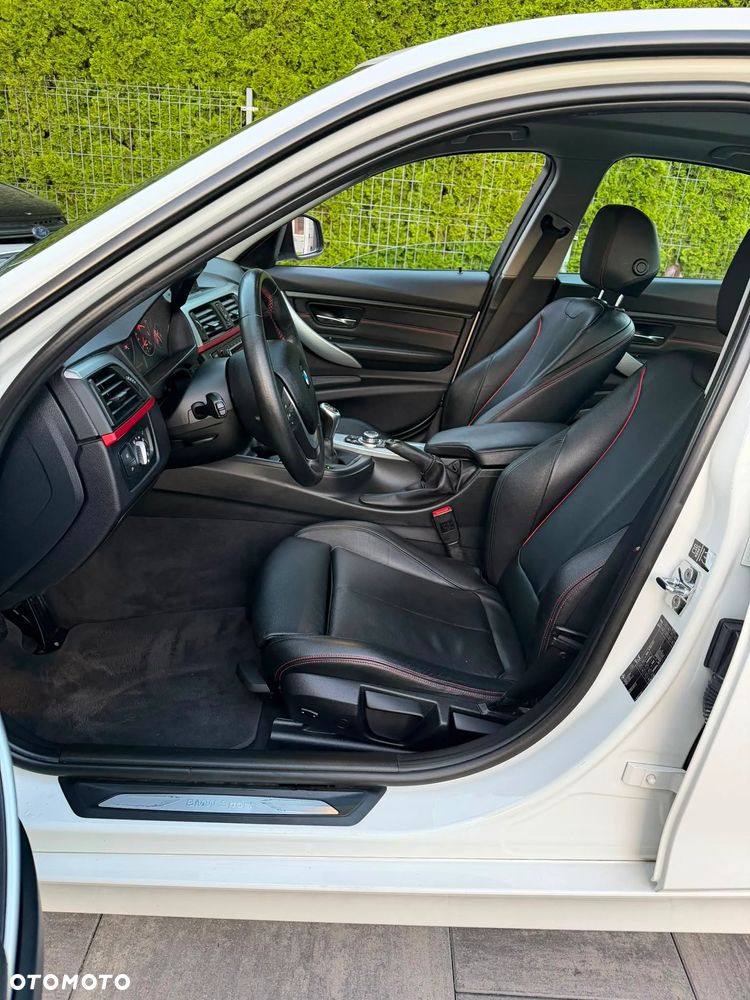 BMW Seria 3 320d DPF Edition Sport - 14