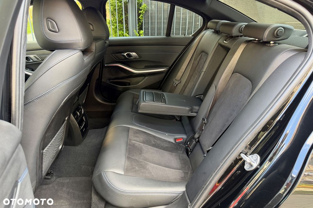 BMW Seria 3 320d M Sport - 17