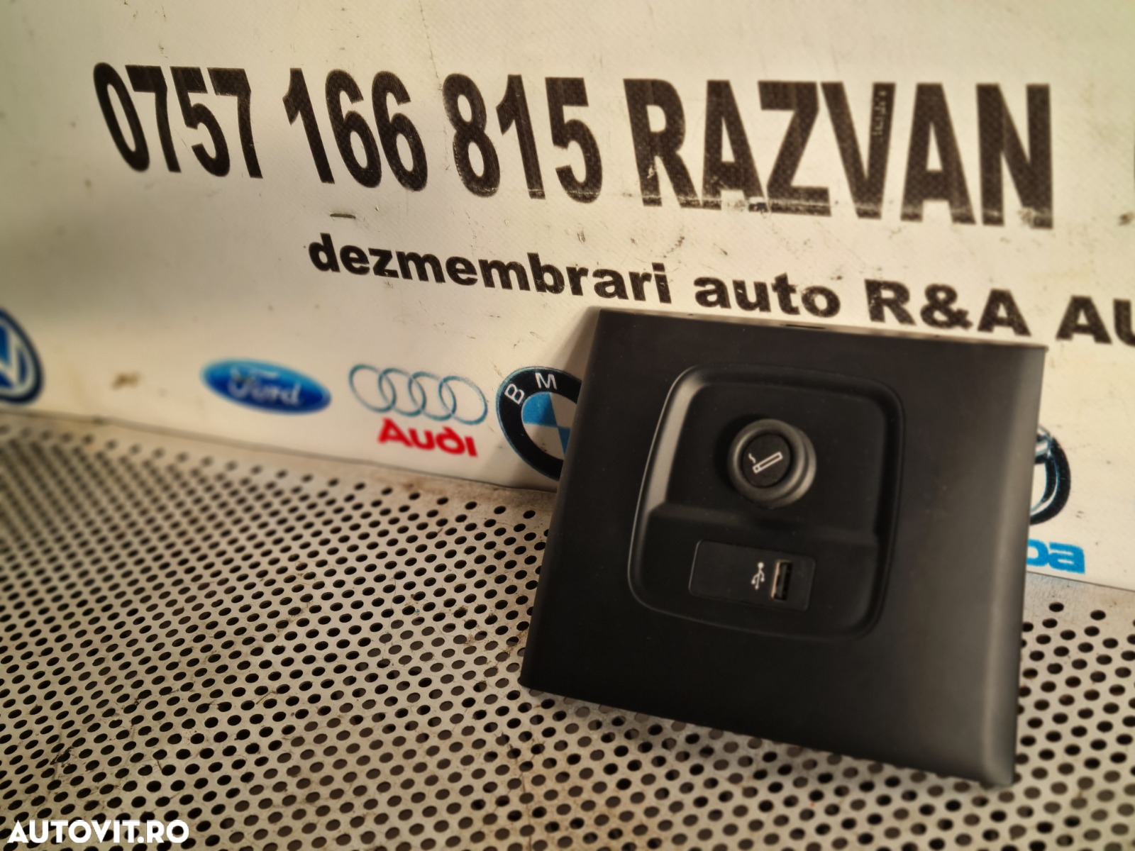 Modul Auxiliar Usb Bricheta Mini Countryman F60 An 2017-2018-2019-2020-2021 Dezmembrez Mini F60 Countryman 4x4 An 2017-2018-2019-2020-2021 2.0 D B47 Automat - Dezmembrari Arad - 2