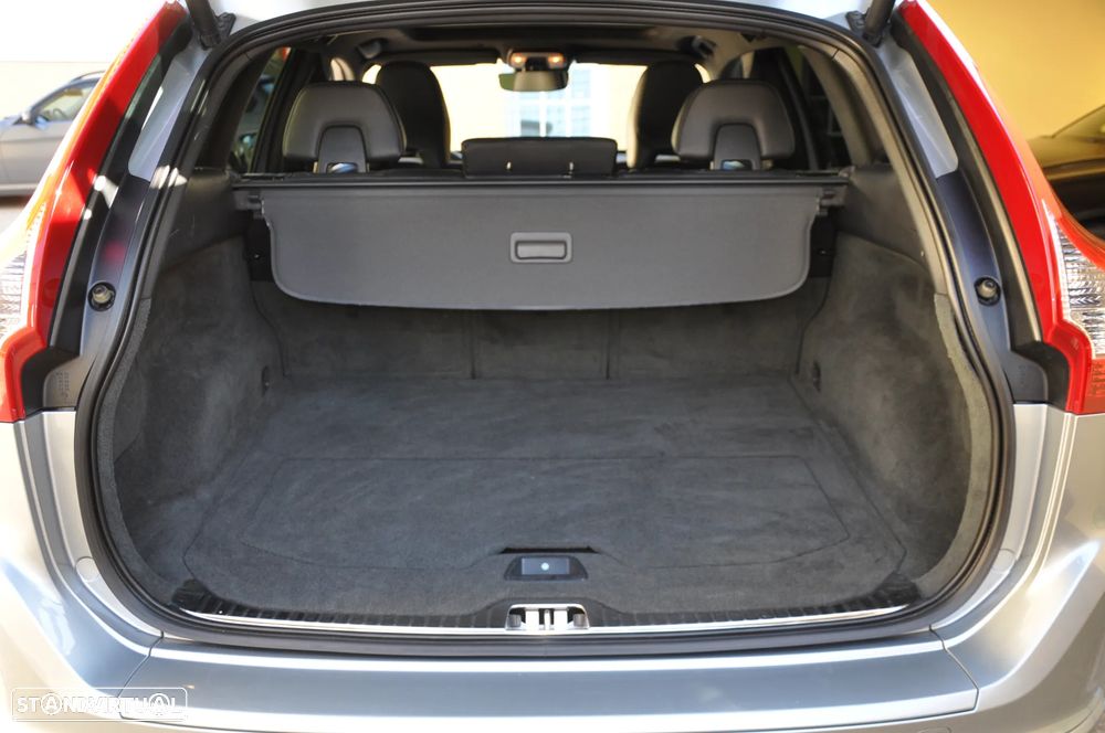 Volvo XC 60 2.0 D4 R-Design Summum Geartronic - 38
