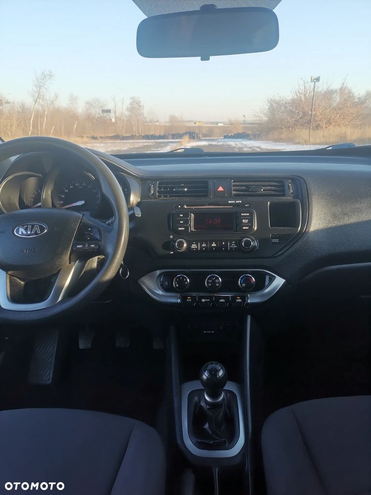 Kia Rio - 11