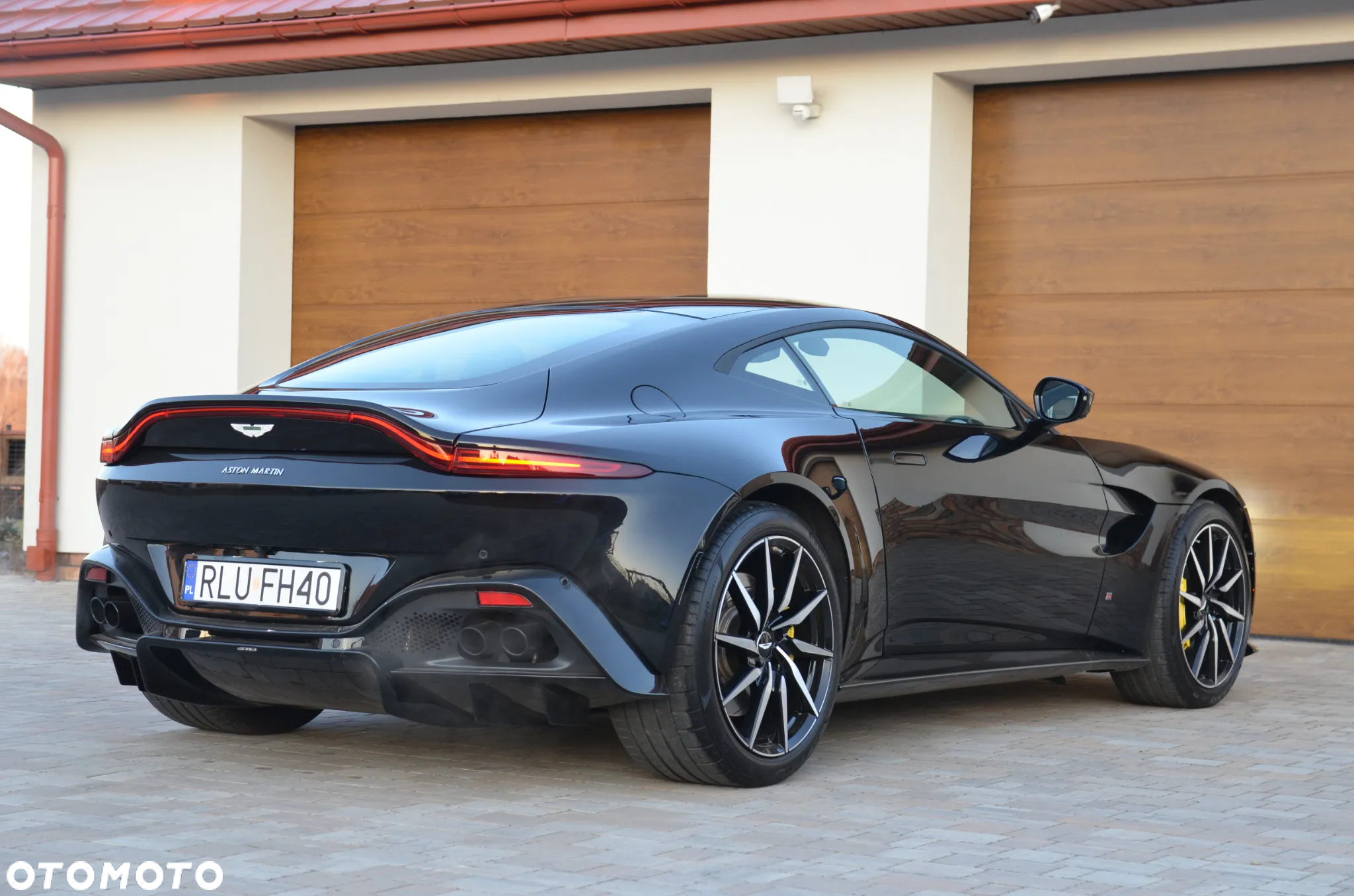 Aston Martin V8 Vantage Standard - 12