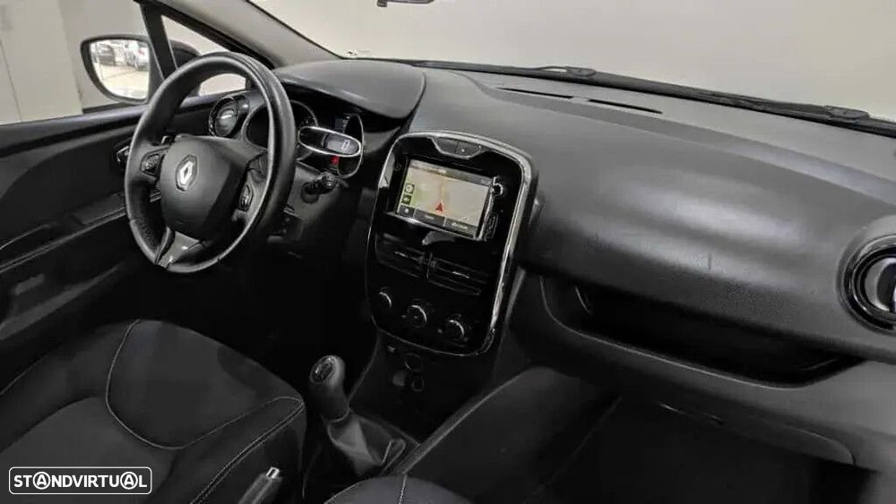 Renault Clio Sport Tourer - 24