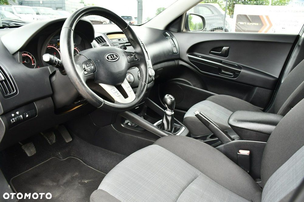 Kia Ceed - 30