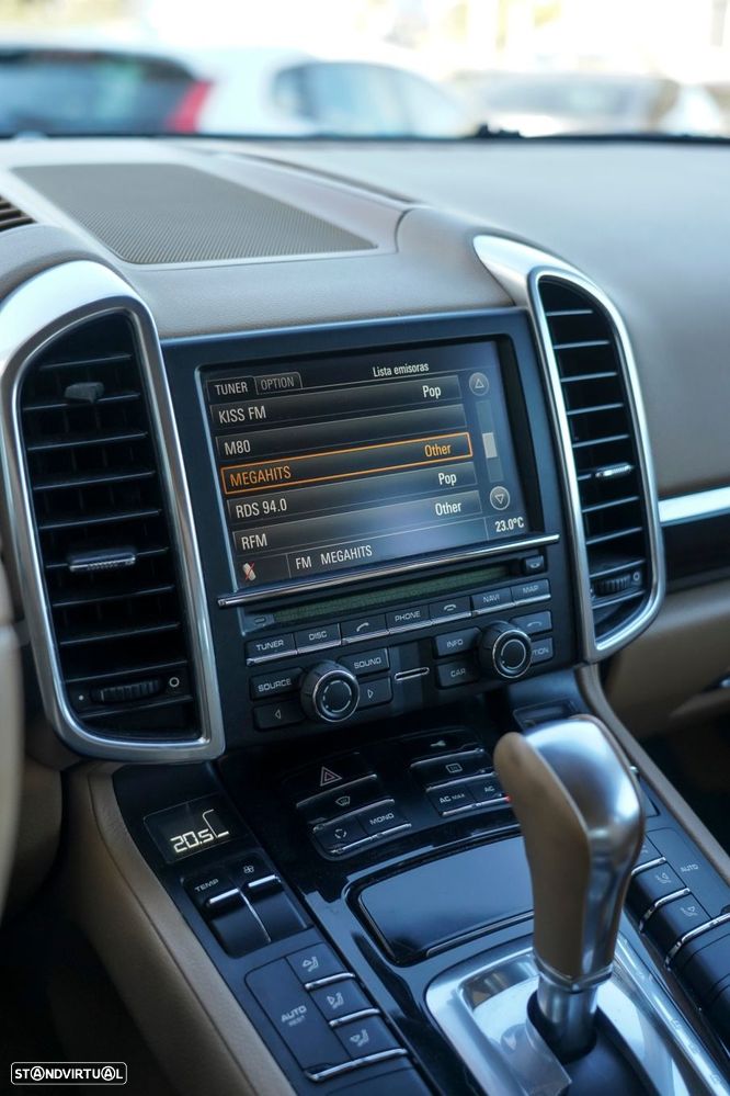 Porsche Cayenne - 21