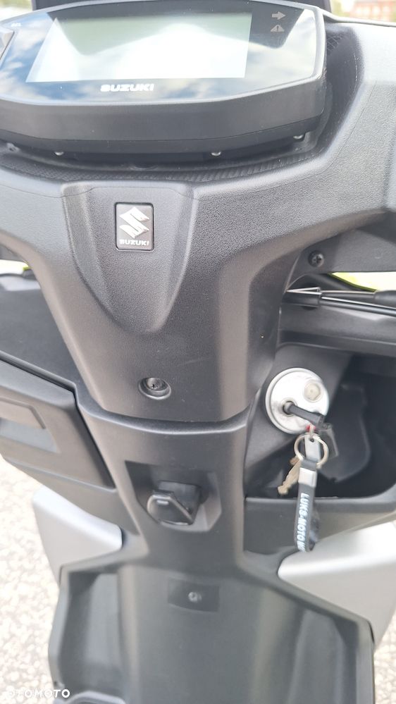 Suzuki Avenis - 25