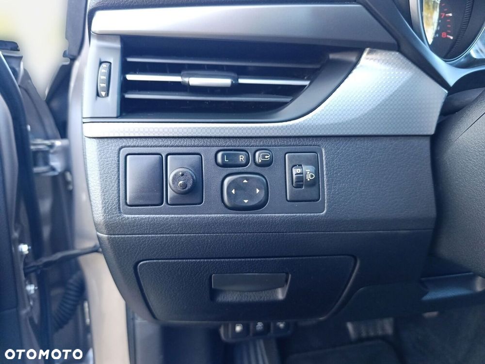 Toyota Avensis 1.8 Premium MS - 30