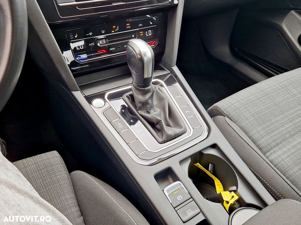 Volkswagen Passat 1.5 TSI ACT DSG Comfortline - 19