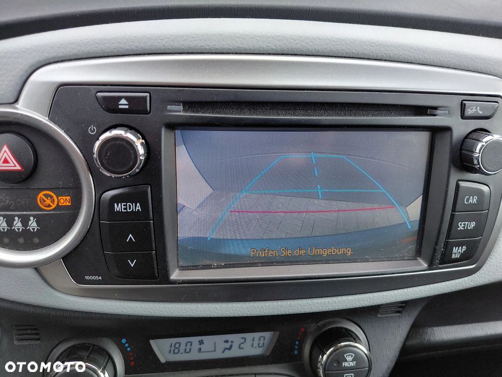 Toyota Yaris Hybrid 100 Premium - 23