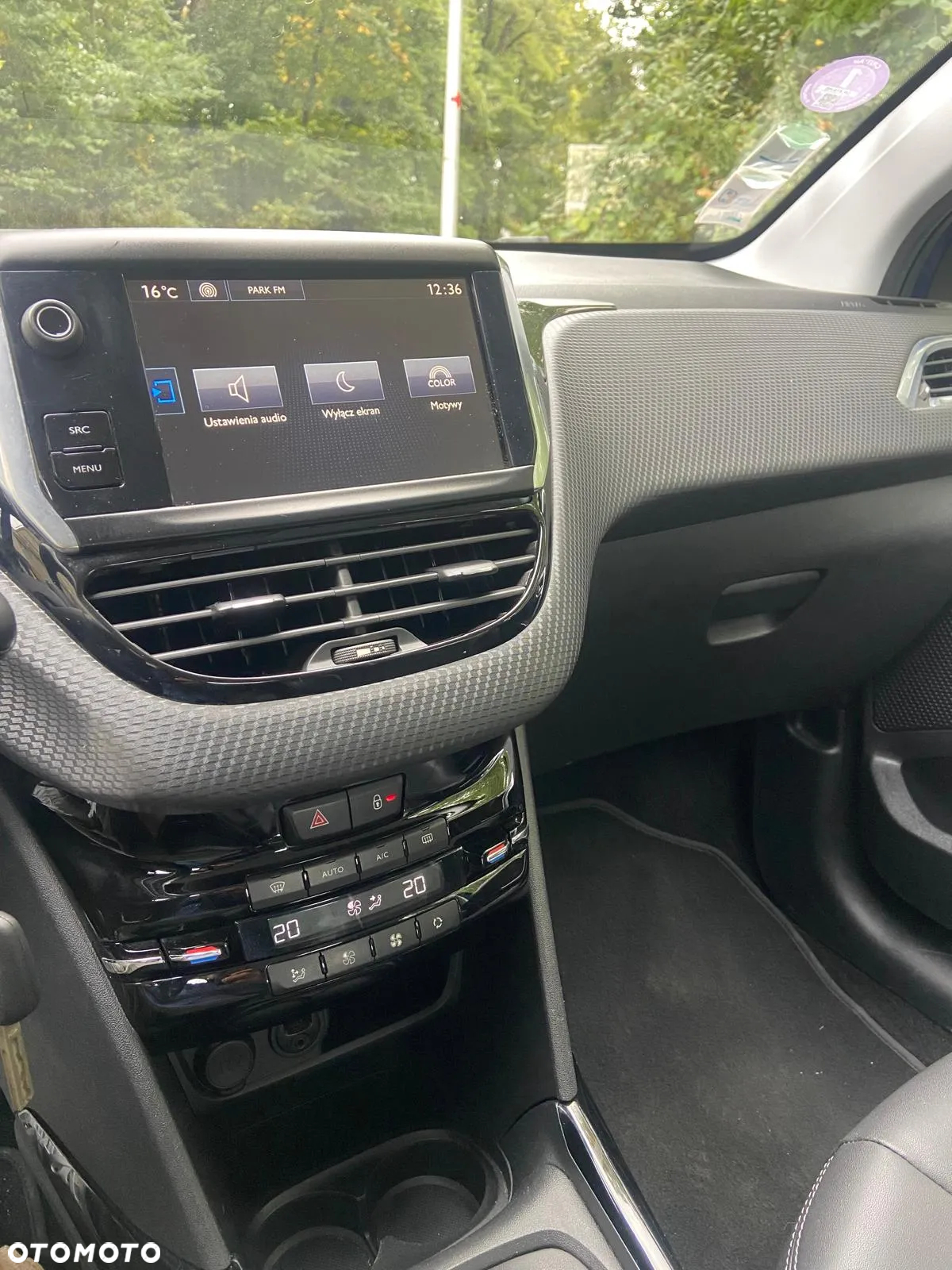 Peugeot 2008 1.2 Pure Tech Allure S&S - 20