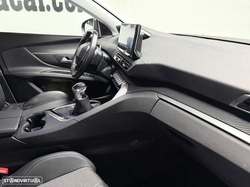 Peugeot 5008 1.2 PureTech Allure — fotografia 21
