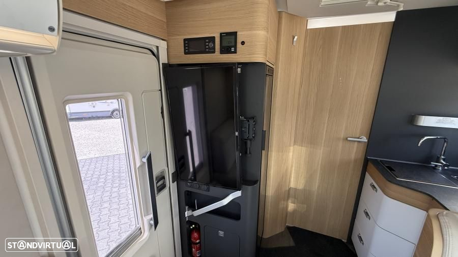 Adria Matrix 670 SC cama central e basculante - 23