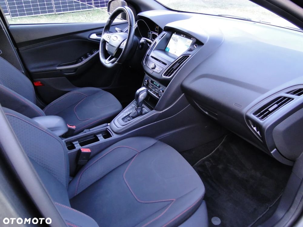 Ford Focus SW 1.5 EcoBoost S&S ST-LINE X - 19