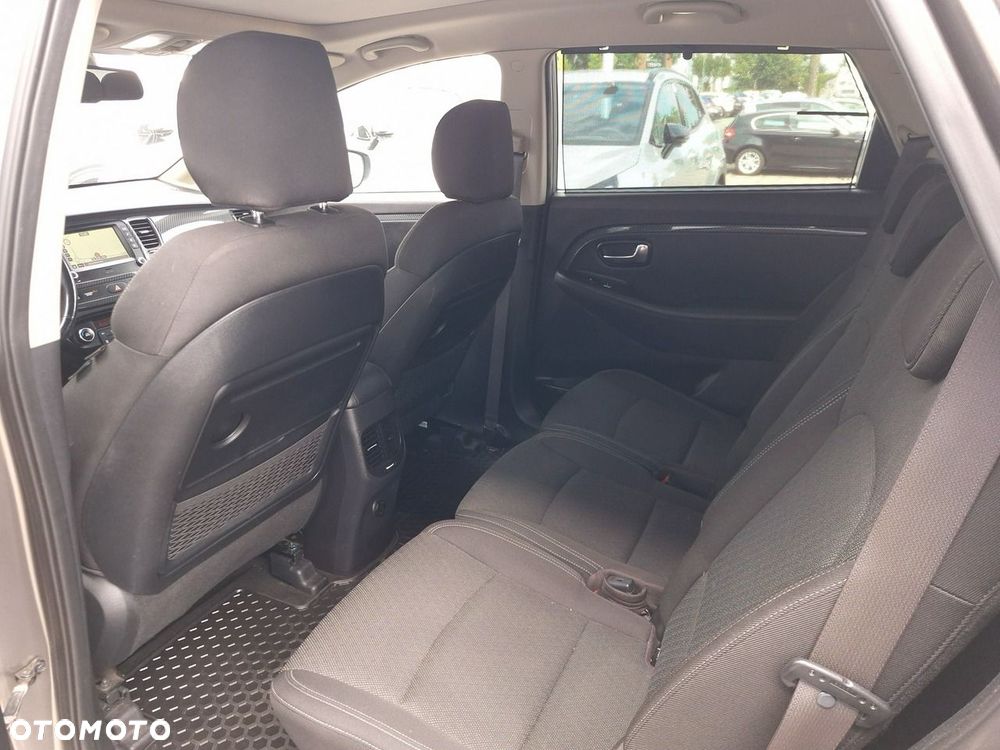 Kia Carens 1.6 GDI L - 23