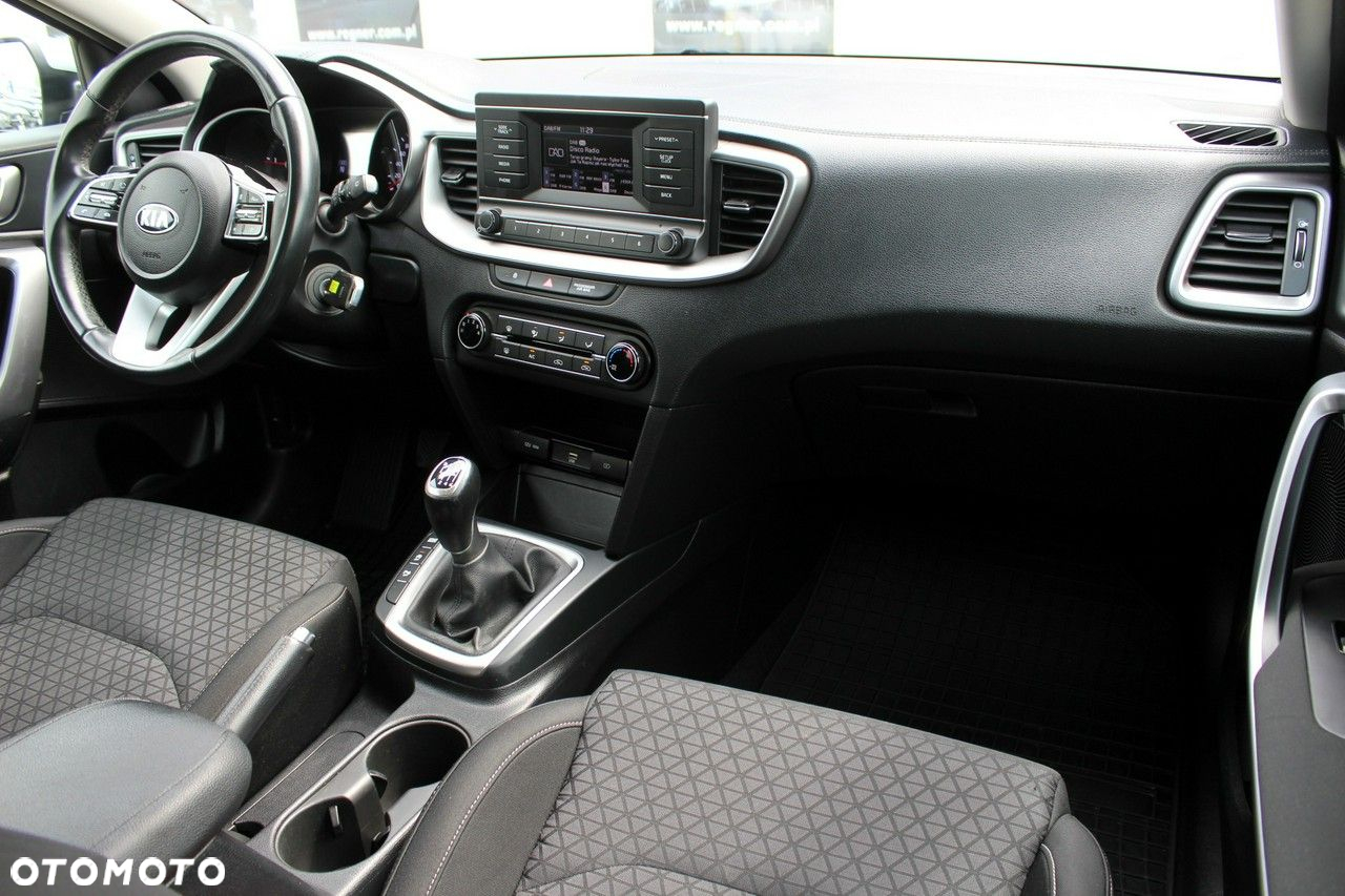 Kia Ceed - 10