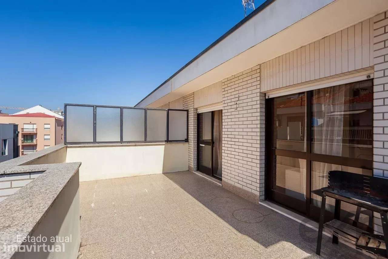 Apartamento com Terraço a Poente e Elevador na Rua de Costa Cabral - Grande imagem: 2/40