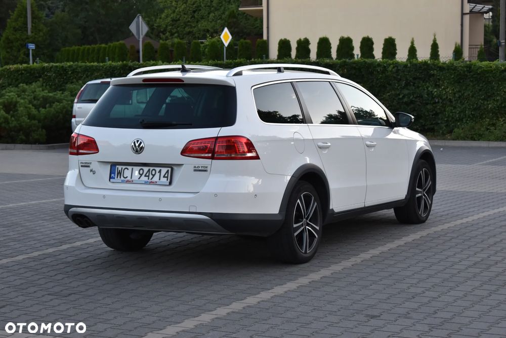 Volkswagen Passat 2.0 TDI BlueMotion Technology Exclusive - 10
