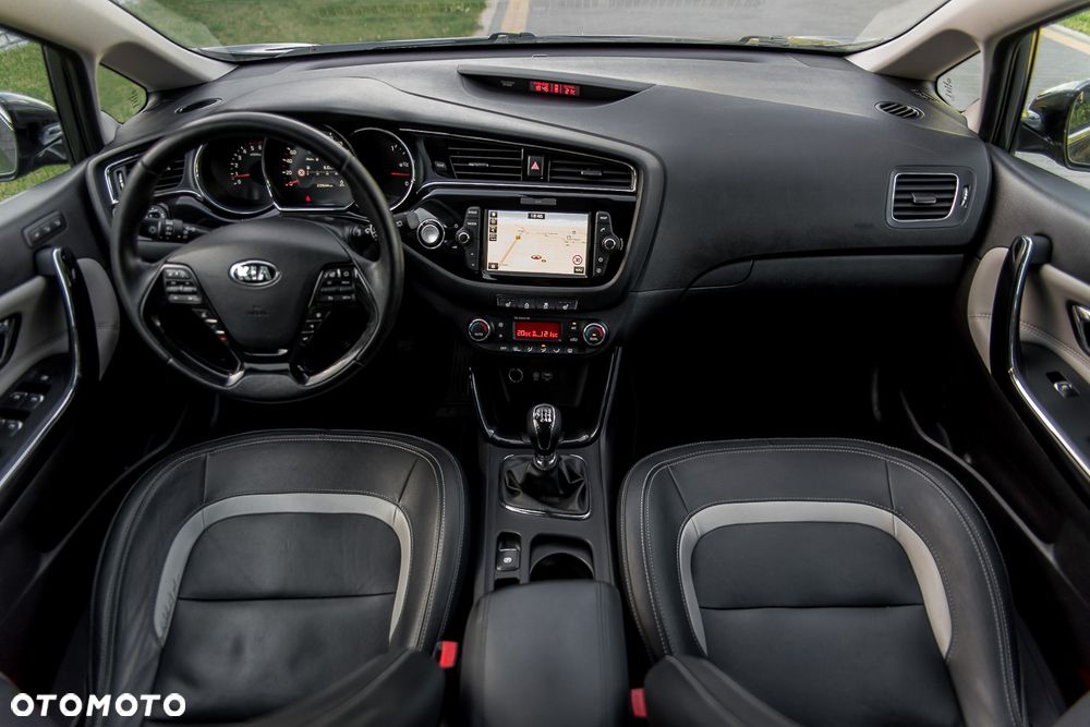 Kia Ceed 1.6 CRDi 136 ISG Platinum Edition - 34