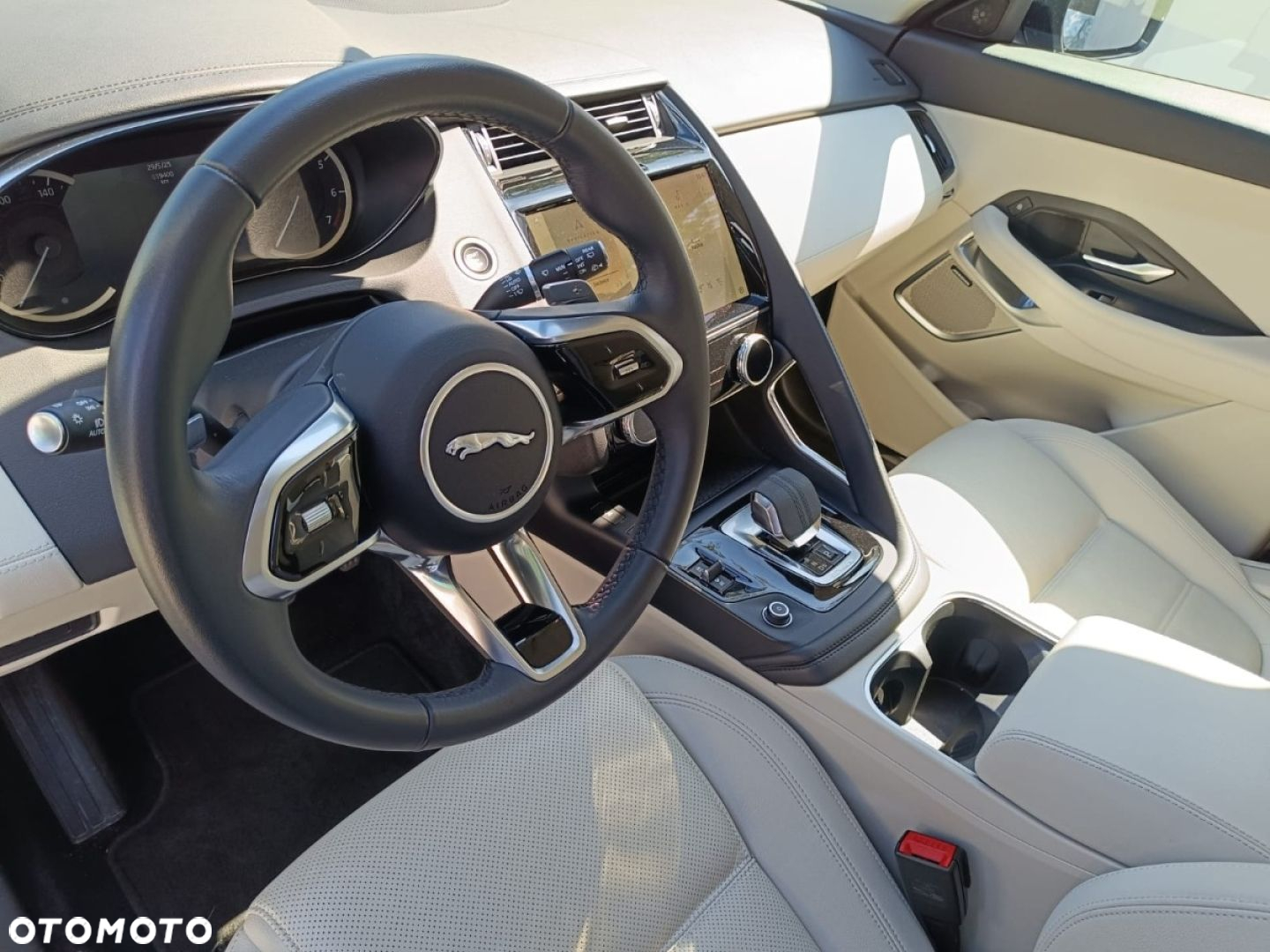 Jaguar E-Pace - 28