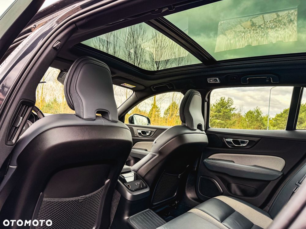 Volvo V60 T8 AWD Twin Engine Geartronic R-Design - 25