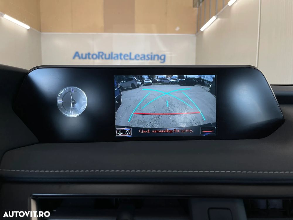 Lexus UX 250h Business Edition - 13