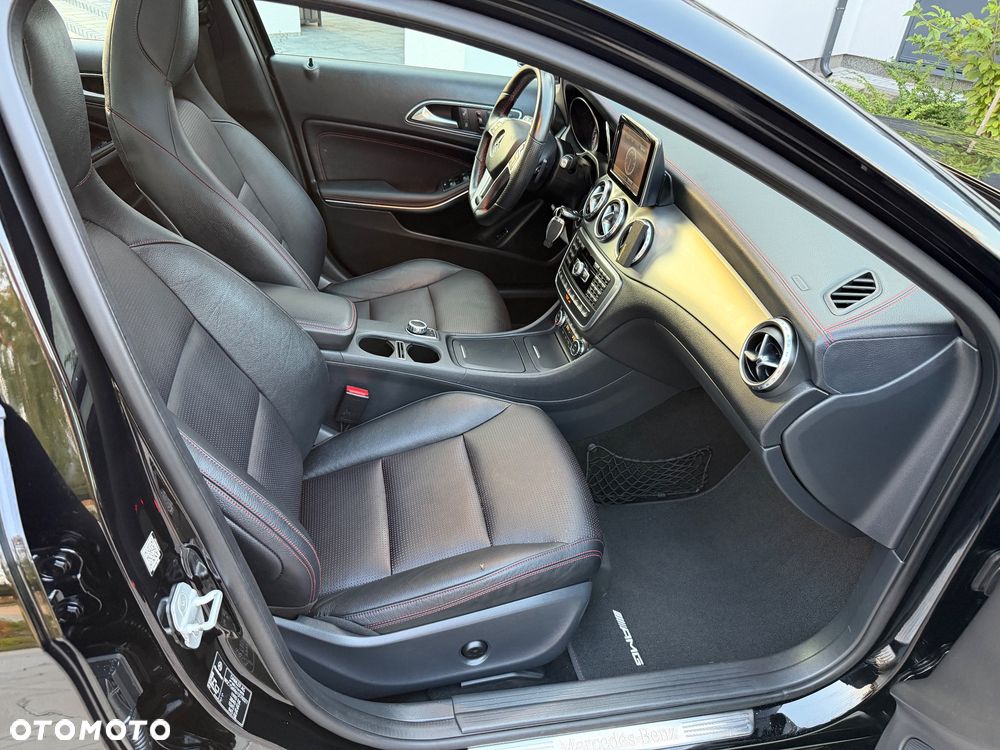 Mercedes-Benz GLA 250 4Matic 7G-DCT AMG Line - 31