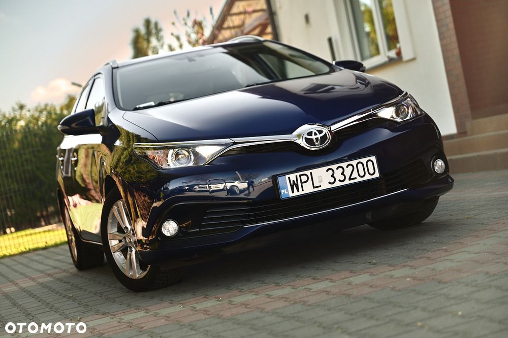Toyota Auris 1.6 D-4D Design Edition - 1