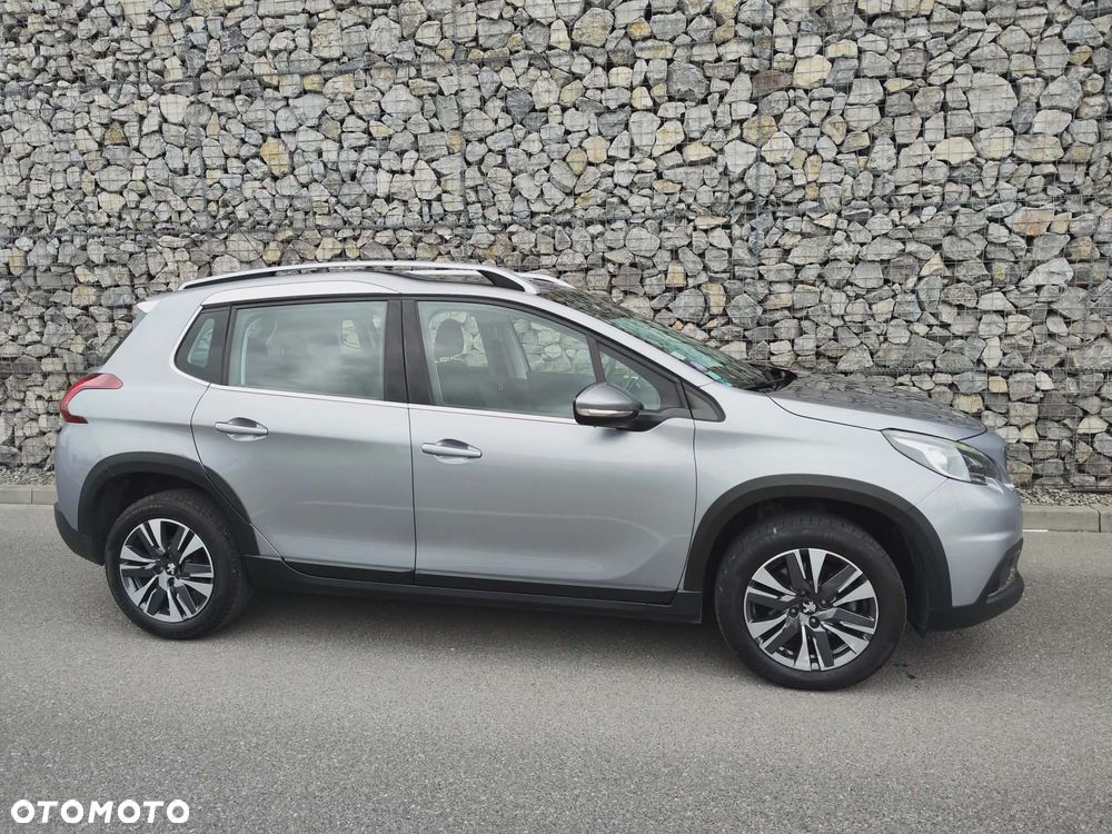 Peugeot 2008 1.2 Pure Tech Allure S&S - 9