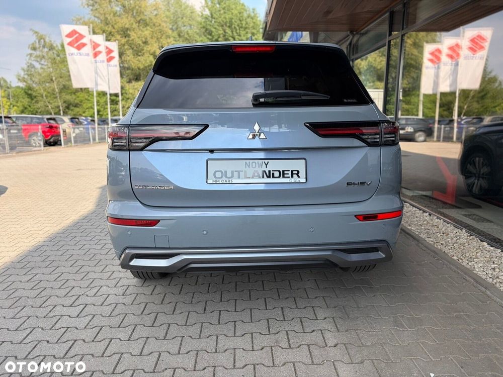Mitsubishi Outlander - 4