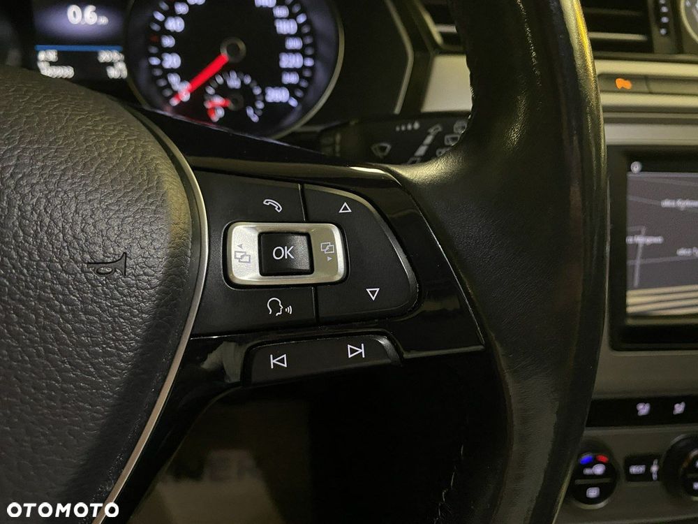 Volkswagen Passat - 19