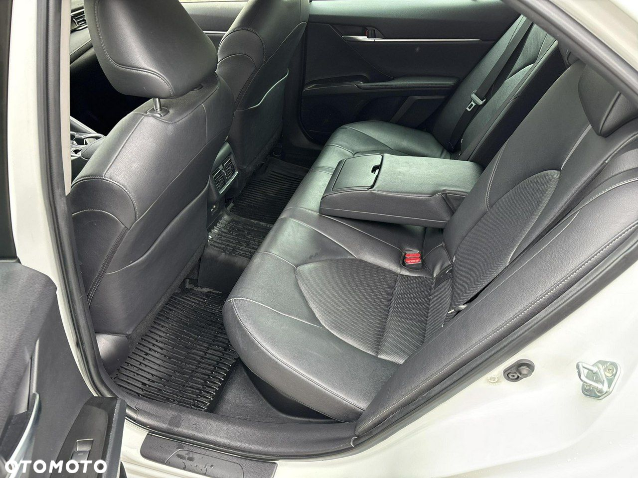 Toyota Camry - 12