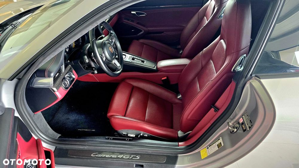 Porsche 911 Carrera 4 GTS PDK - 33